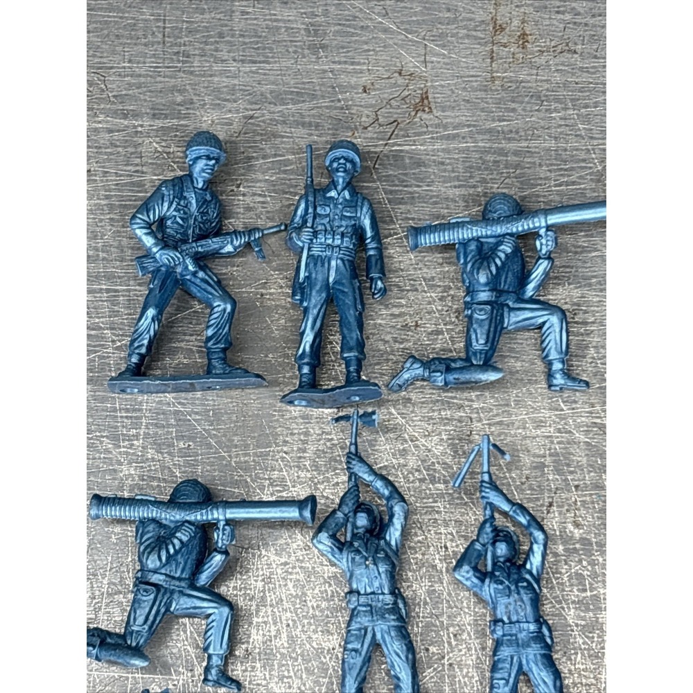 Lot Of 16 1950's MPC Metallic Steel Blue Plastic Army Men Various Poses - Picture 2 of 7